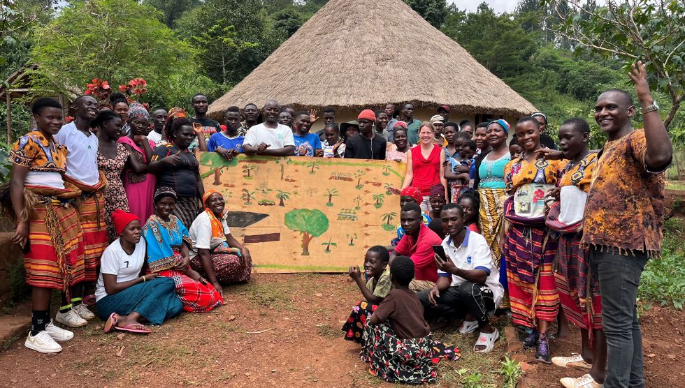 GenR Uganda Reise 2024; Besuch EcoMama; Gruppenfoto