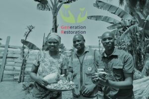 3 Geflüchtete In Uganda Mit Pilzzucht-Ertrag; Logo Von Generation Restoration