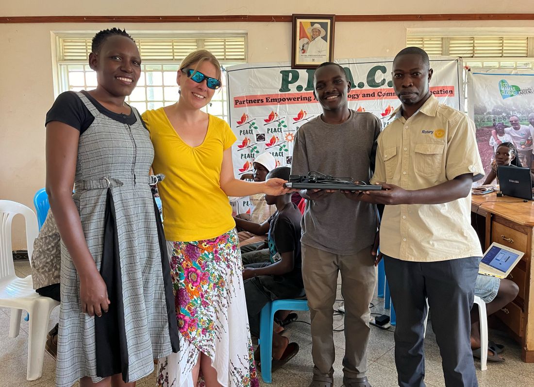 PEACE Initiative; GenR Reise Uganda 2024; Computerspende