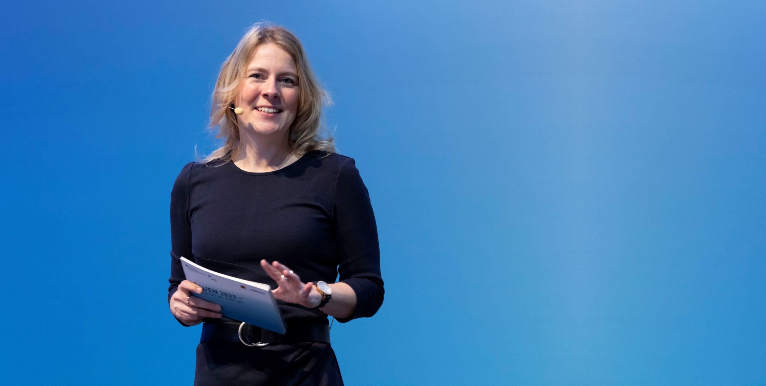 Tina Teucher hält Vorträge zur Zukunft des Bauens und moderiert Bauevents für Green Building.